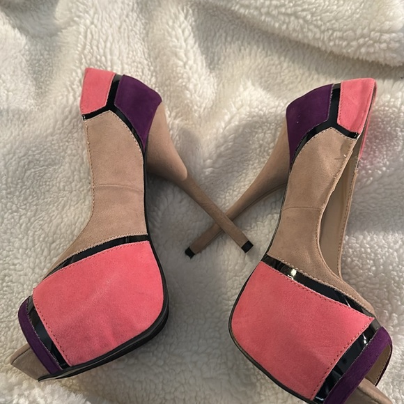 Beige color mix heels size 8 - Picture 4 of 5